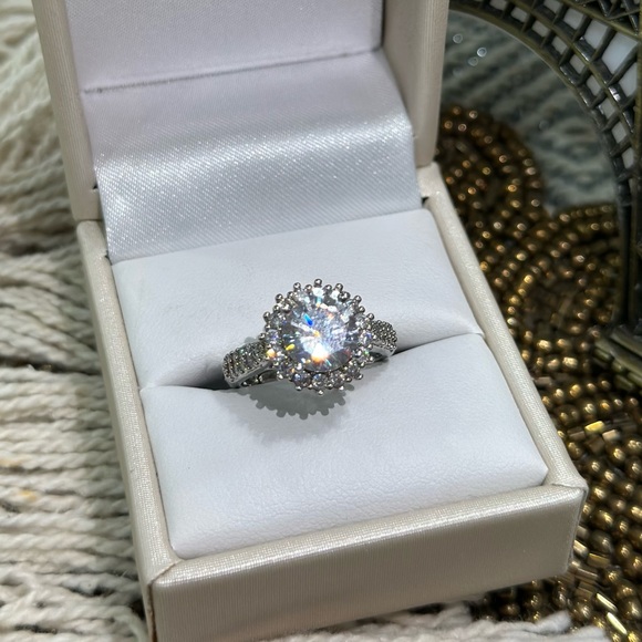 Ring - Picture 3 of 6